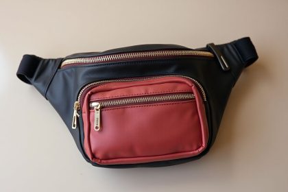 Sangle d'un sac banane ajustée pour un confort optimal